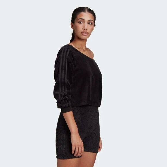 adidas Originals 'Relaxed Risqué' velour off the shoulder sweatshirt in black - Picture 5 of 7